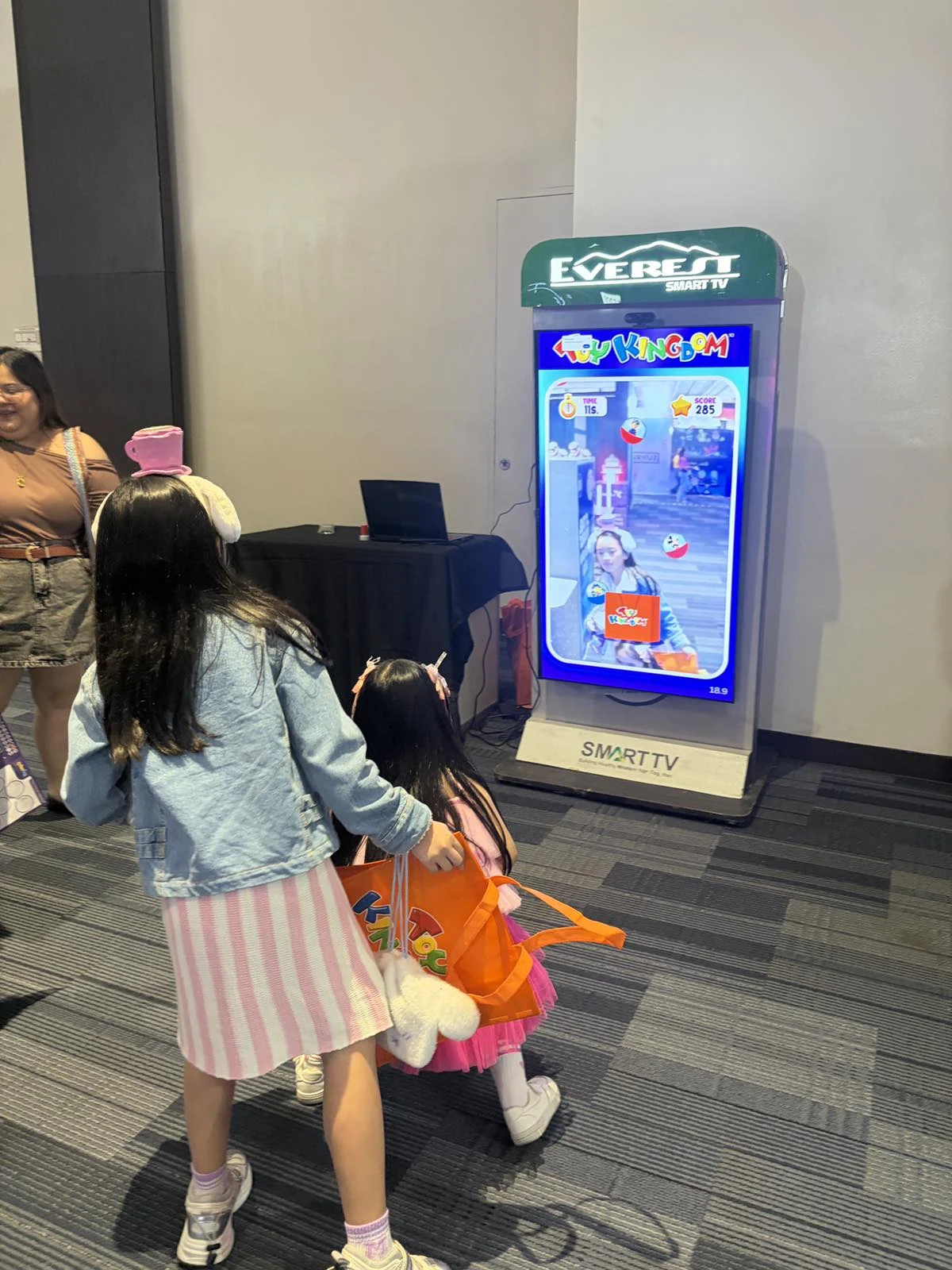 Family watching a child play Catch and Win