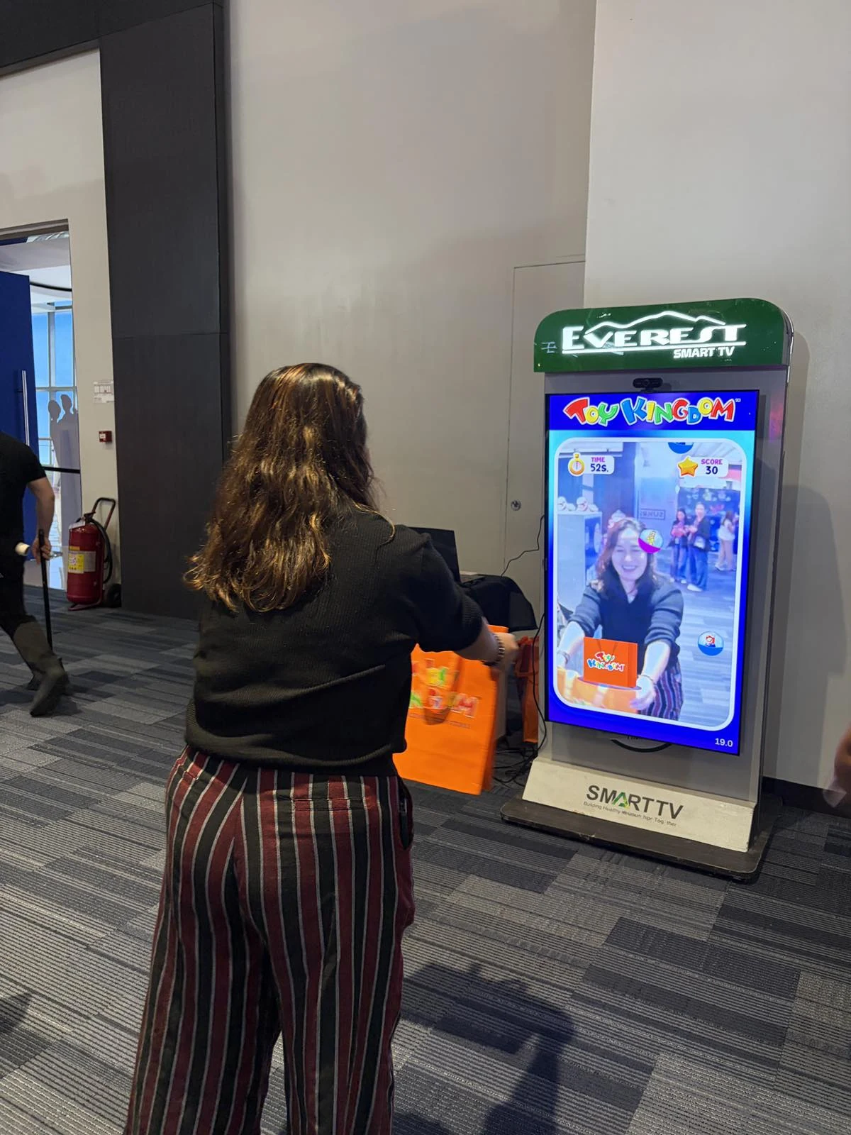 Toy Kingdom — Catch & Win participant moment