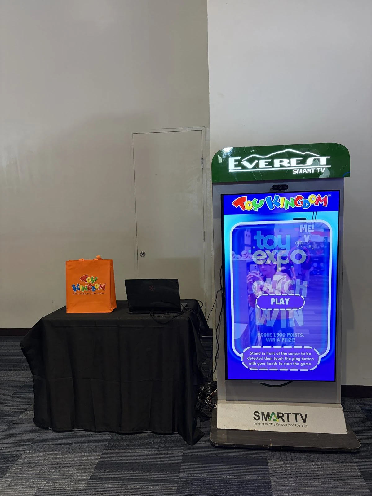 Toy Kingdom Catch and Win station ready for play
